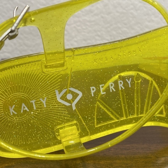 NWOT Katy Perry Rainbow Yellow Jelly Sandals Size 6 - Picture 7 of 9